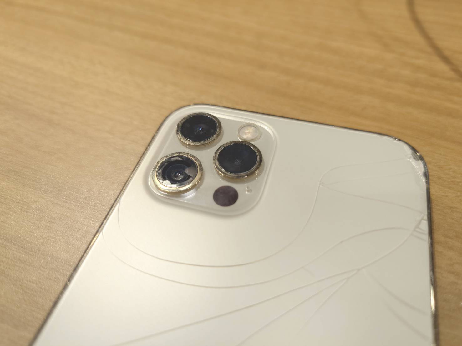 高輪よりご来店】iPhone12Proのカメラレンズ交換修理をご依頼いただき